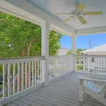 3 Lux Ensuites Walk Boat Island