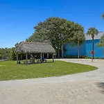 3 Lux Ensuites Walk Boat Island