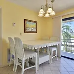 Beautiful 2 Bedroom With Boat Slip Home