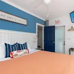 Hidden Gem Duplex In Heart Of Islamorada Sleeps 8