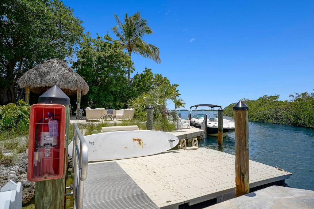 3 Lux Ensuites Walk Boat Island *