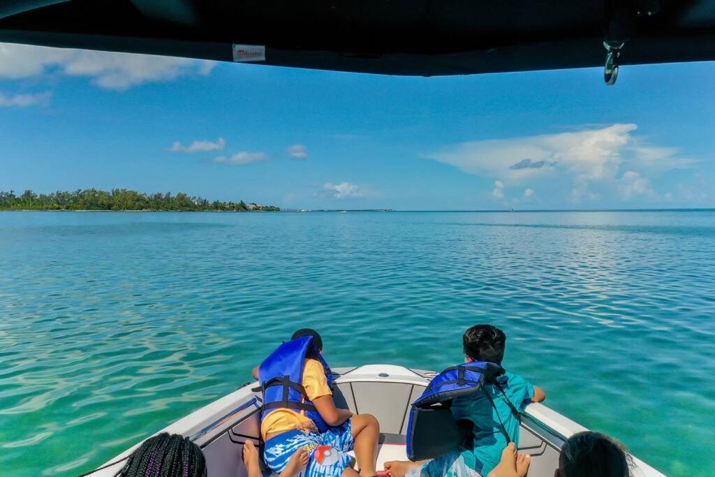Holiday home Unity & Autonomy 2 Sides A Duplex & 70' Dock *