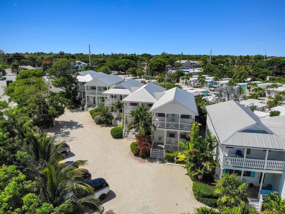 3 Lux Ensuites Walk Boat Island *