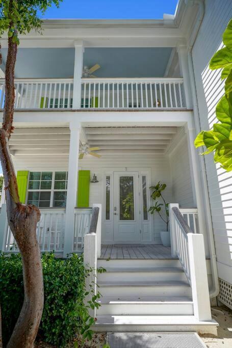 Holiday home 3 Lux Ensuites Walk Boat Island