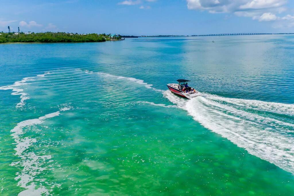 Unity & Autonomy 2 Sides A Duplex & 70' Dock Holiday home