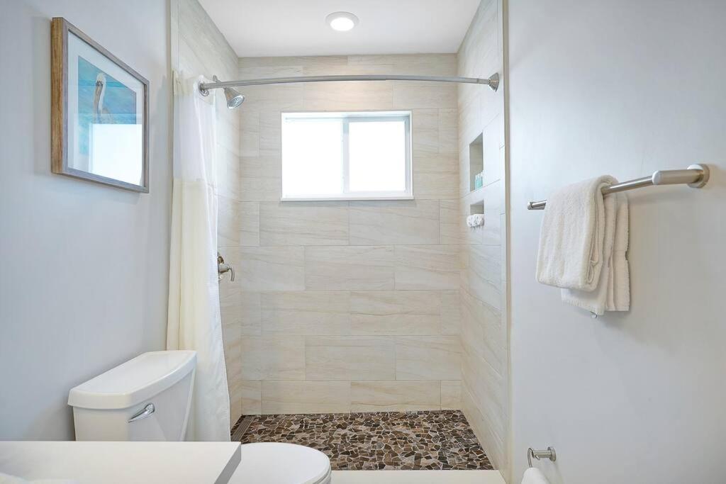 3 Lux Ensuites Walk Boat Island Holiday home *