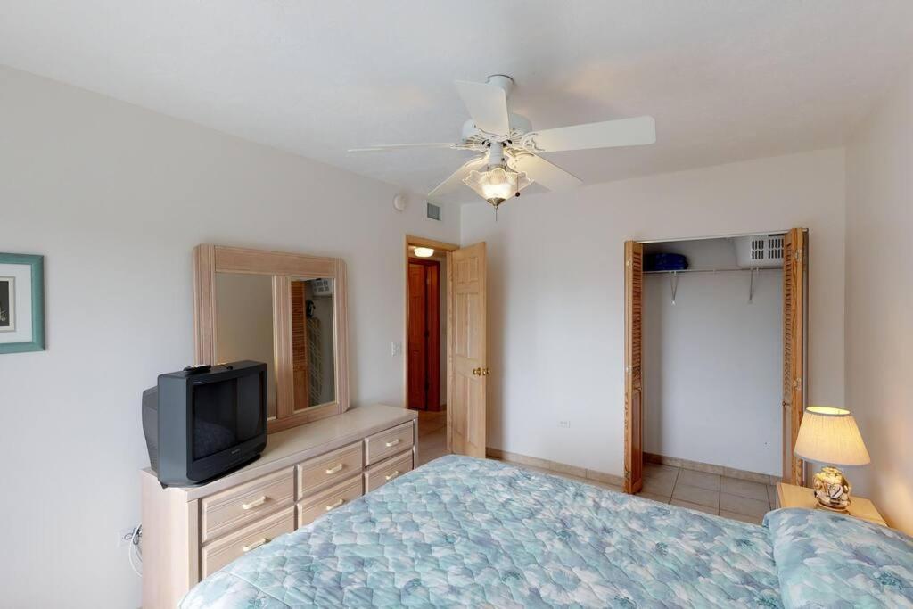 Unity & Autonomy 2 Sides A Duplex & 70' Dock Holiday home Islamorada