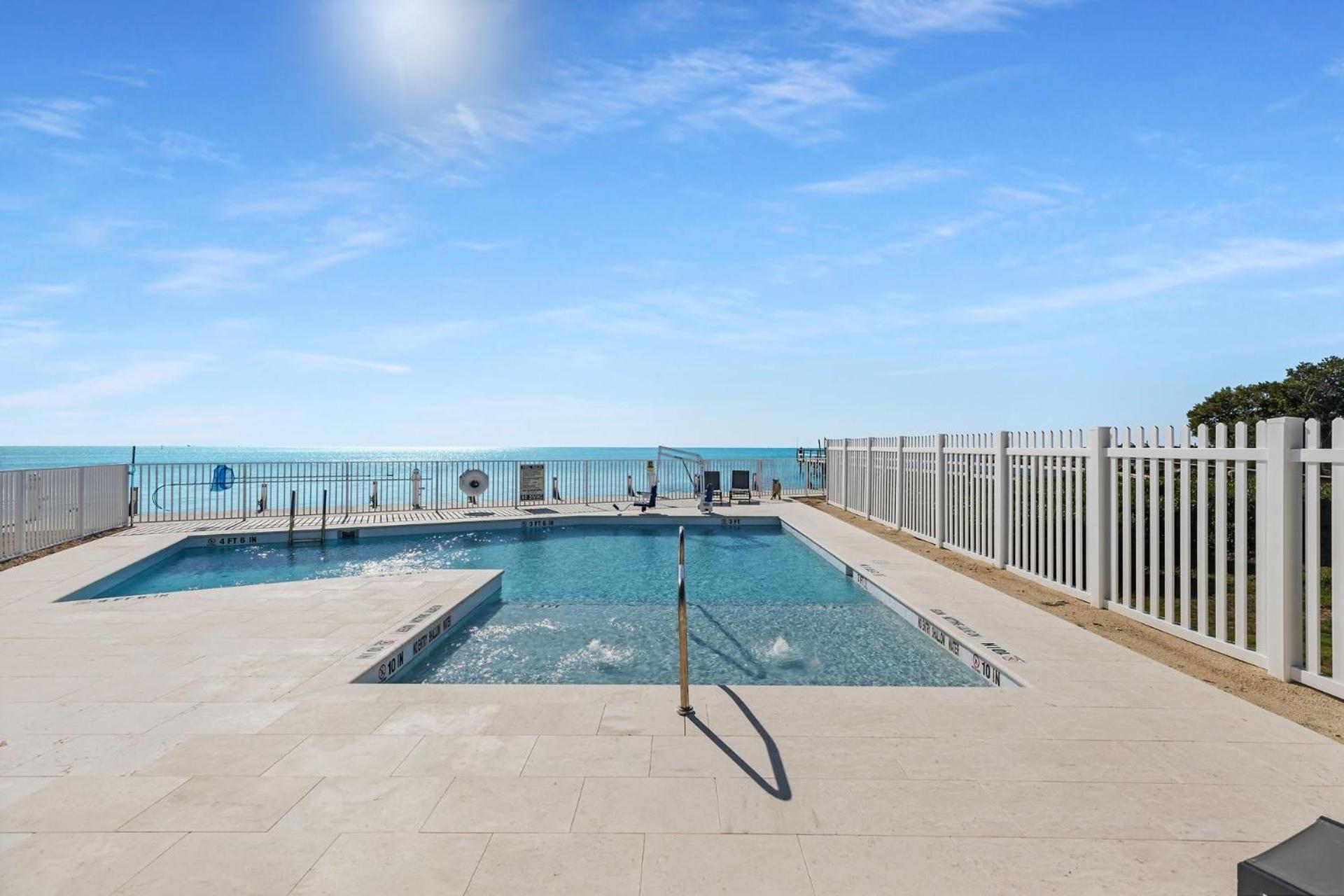 Home, Ocean Views, Playroom, Near Tiki Bar, Pool, And Boat Dockage, Ultimate Keys Getaway *