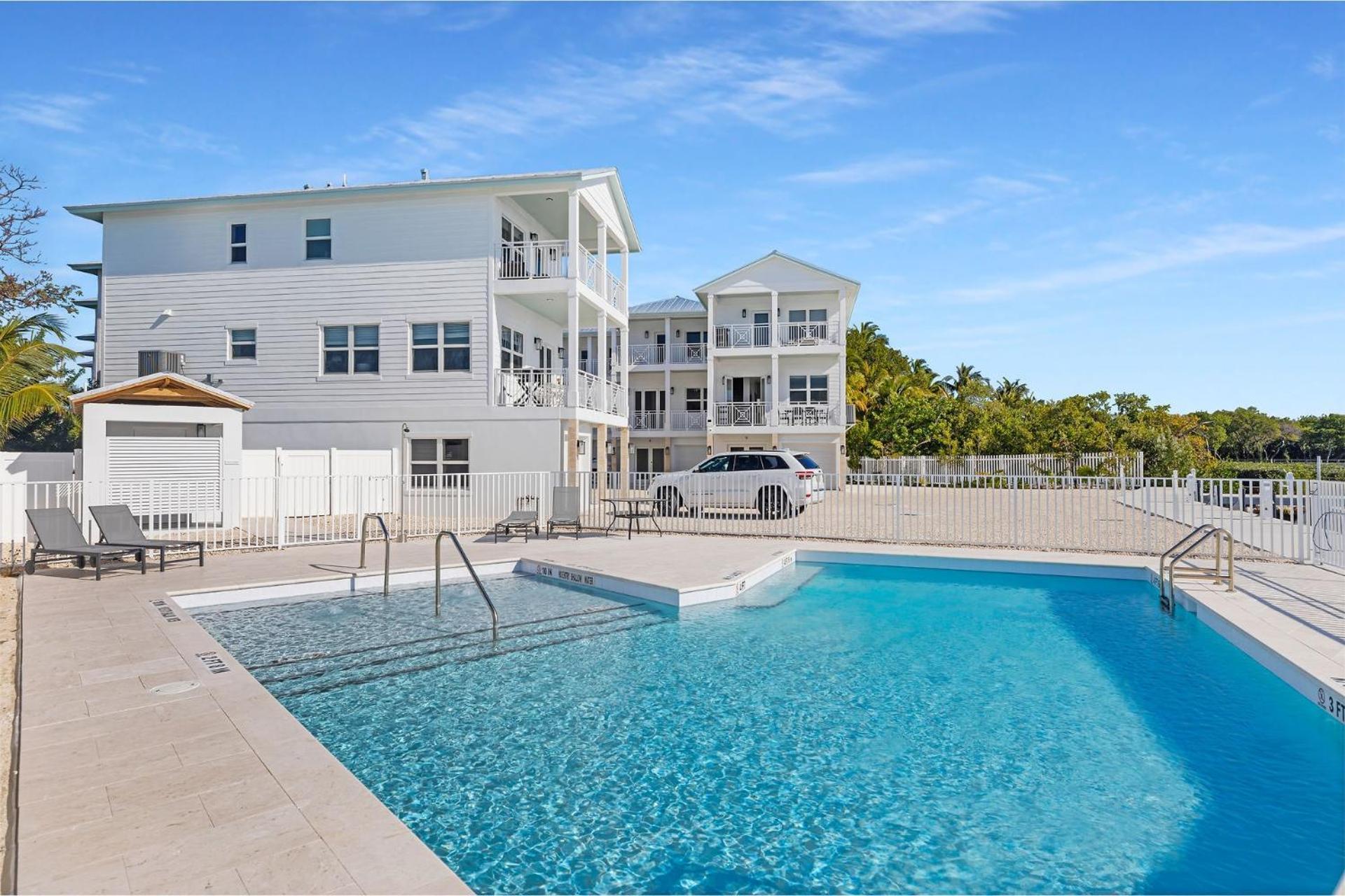 Home, Ocean Views, Playroom, Near Tiki Bar, Pool, And Boat Dockage, Ultimate Keys Getaway * Islamorada