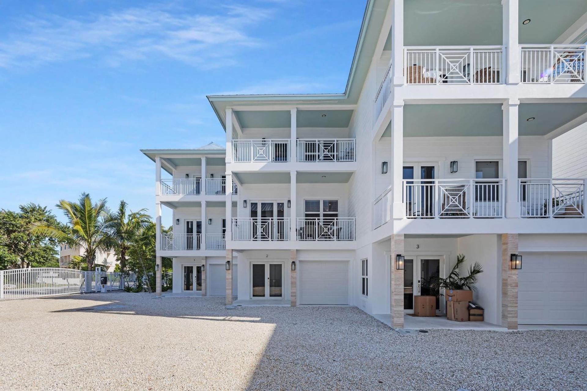 Home, Ocean Views, Playroom, Near Tiki Bar, Pool, And Boat Dockage, Ultimate Keys Getaway * Islamorada