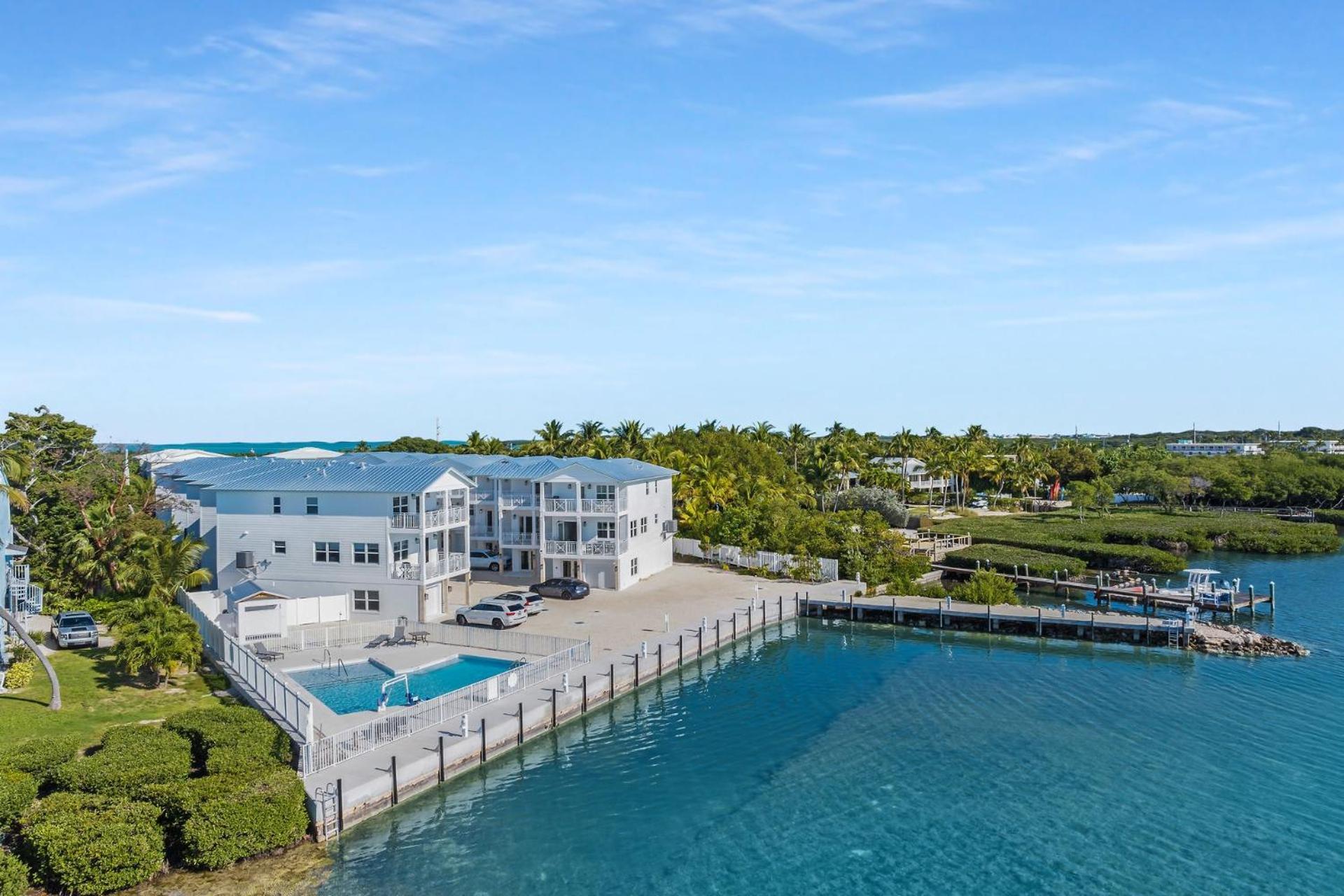 Home, Ocean Views, Playroom, Near Tiki Bar, Pool, And Boat Dockage, Ultimate Keys Getaway * Islamorada
