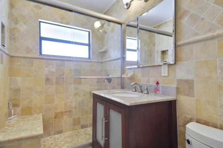Beautiful 2 Bedroom With Boat Slip *