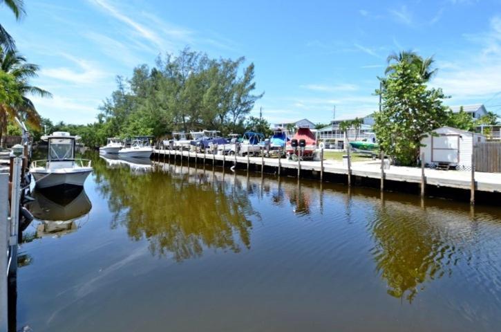 Beautiful 2 Bedroom With Boat Slip Holiday home