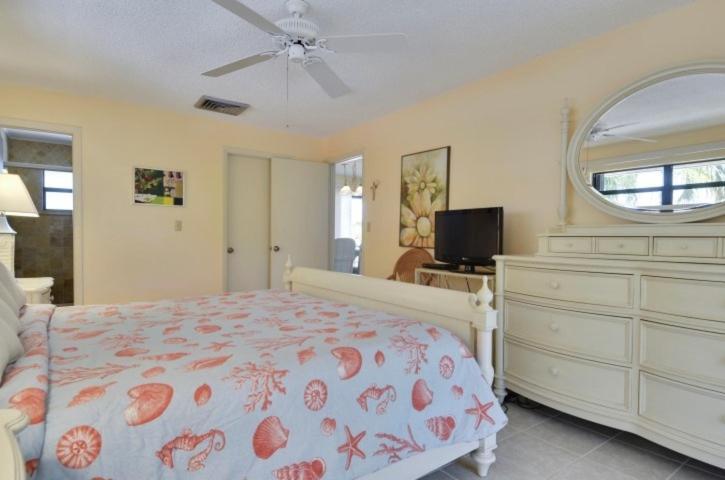 Beautiful 2 Bedroom With Boat Slip Holiday home *