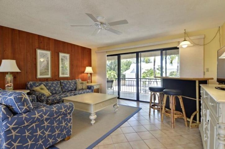 Beautiful 2 Bedroom With Boat Slip *