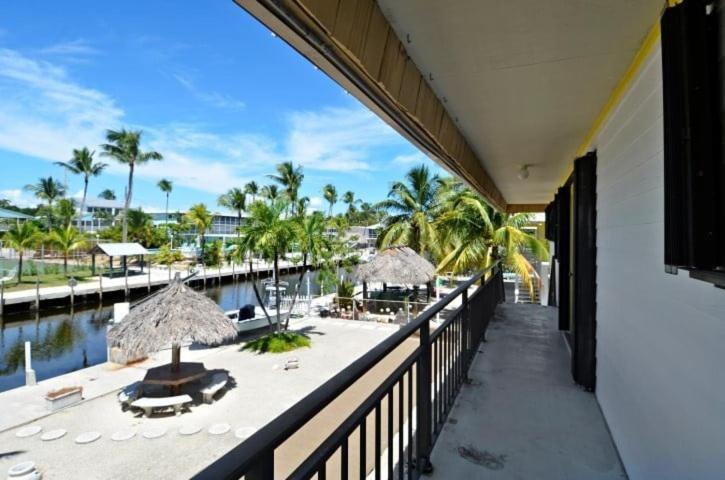 Beautiful 2 Bedroom With Boat Slip