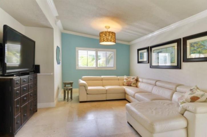 Beautifully Remodeled Roomy Single Family Stilt Home,