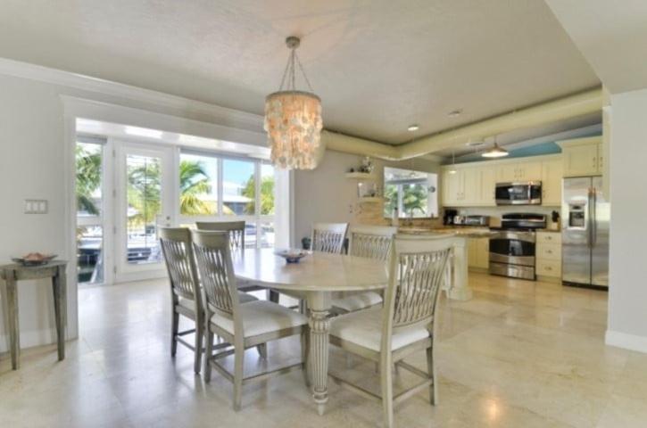 Holiday home Beautifully Remodeled Roomy Single Family Stilt Home,