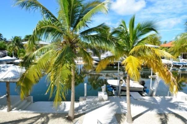 Beautifully Remodeled Roomy Single Family Stilt Home, Holiday home Islamorada