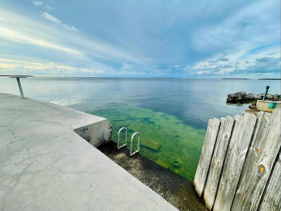 Hidden Gem Duplex In Heart Of Sleeps 8 Islamorada