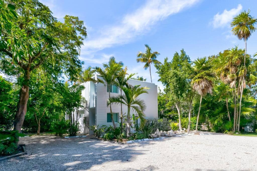 Hidden Gem Duplex In Heart Of Sleeps 8 * Islamorada