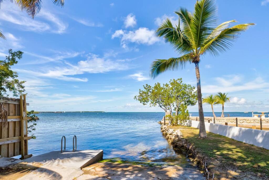 Hidden Gem Duplex In Heart Of Sleeps 8 Islamorada