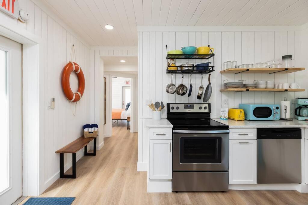 Hidden Gem Duplex In Heart Of Sleeps 8 * Islamorada