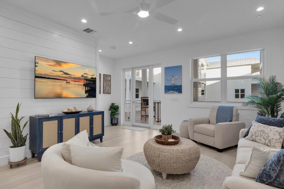 Oceanfront Townhome With Dock And Pool Holiday home Islamorada