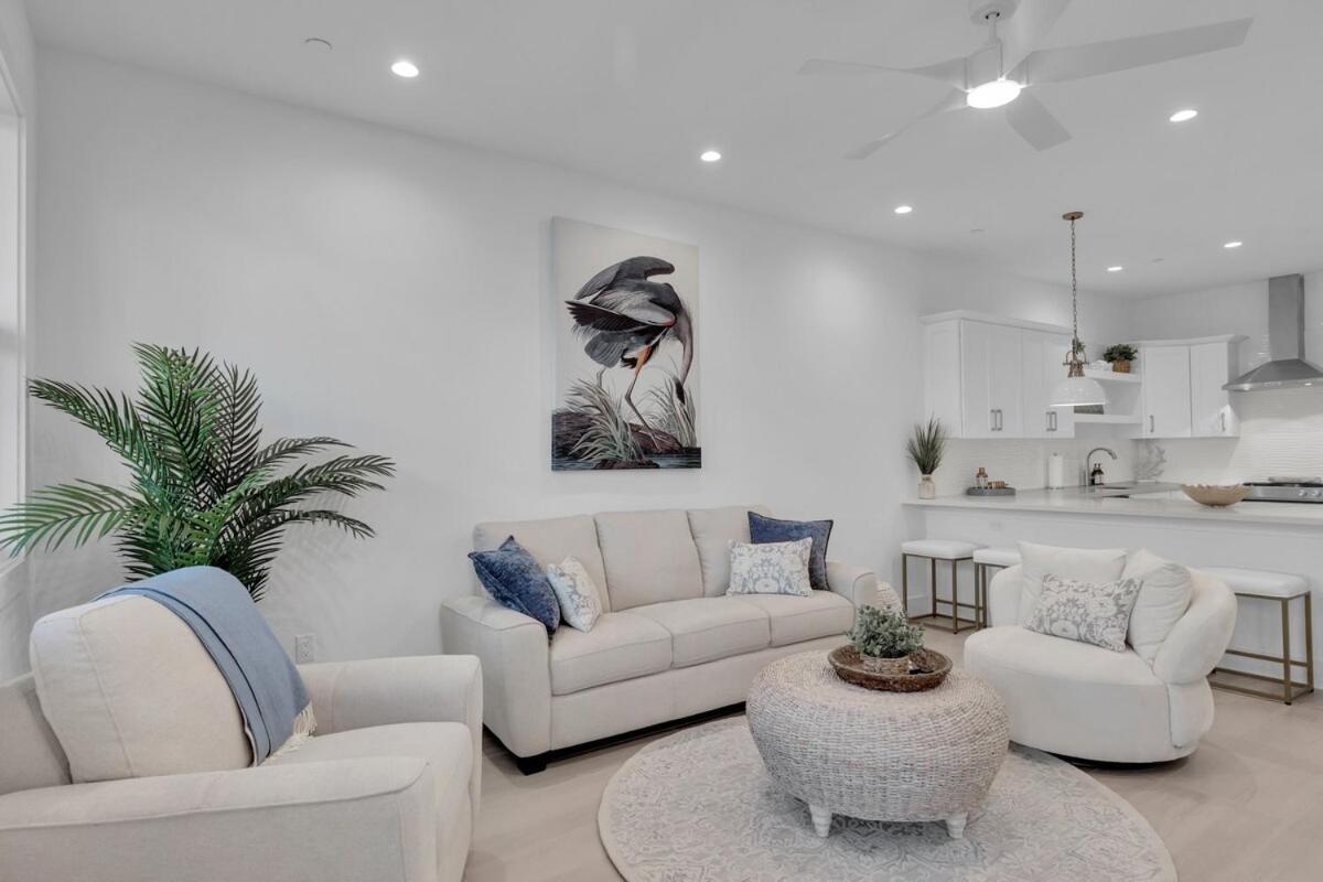 Oceanfront Townhome With Dock And Pool Holiday home
