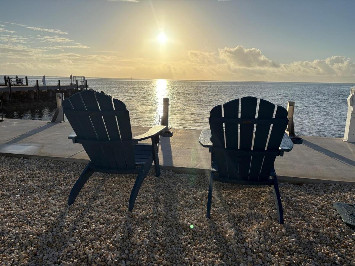 Oceanfront Townhome With Dock And Pool Holiday home *