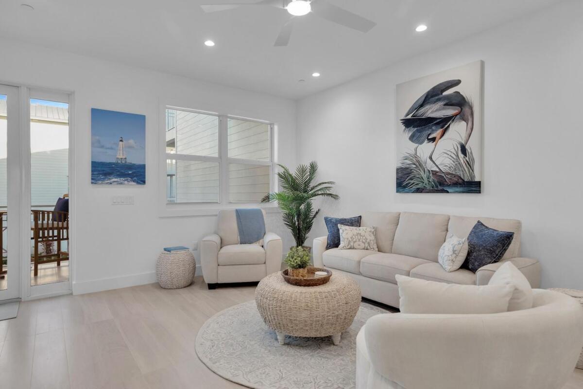 Holiday home Oceanfront Townhome With Dock And Pool *