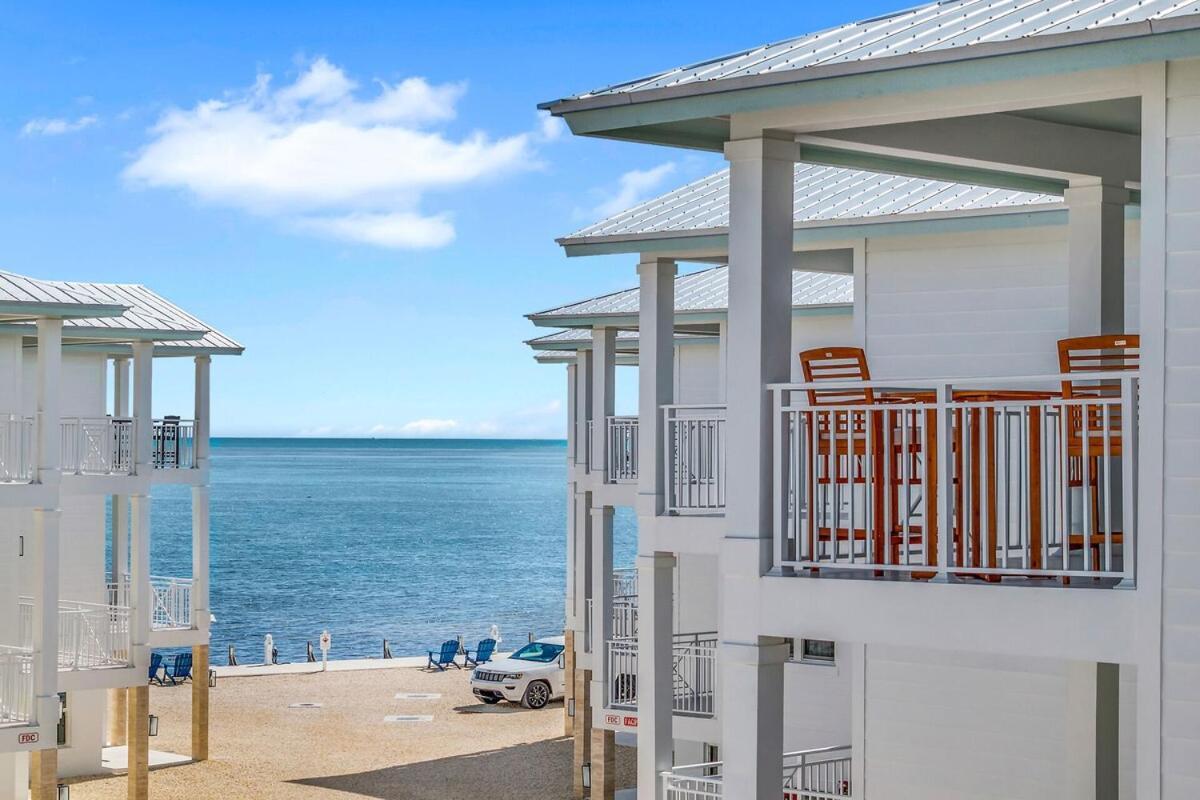 Holiday home Oceanfront Townhome With Dock And Pool