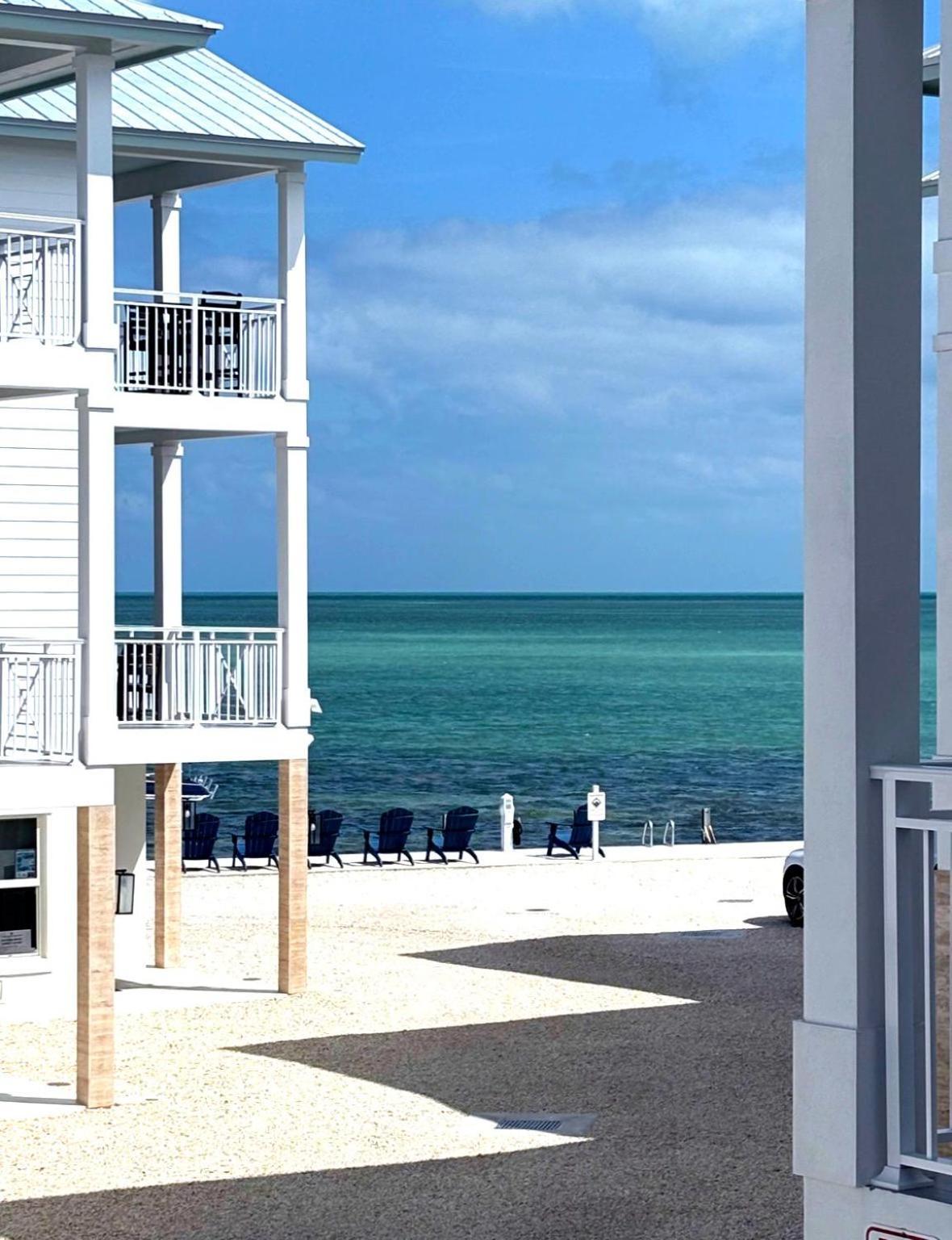 Oceanfront Townhome With Dock And Pool Holiday home Islamorada