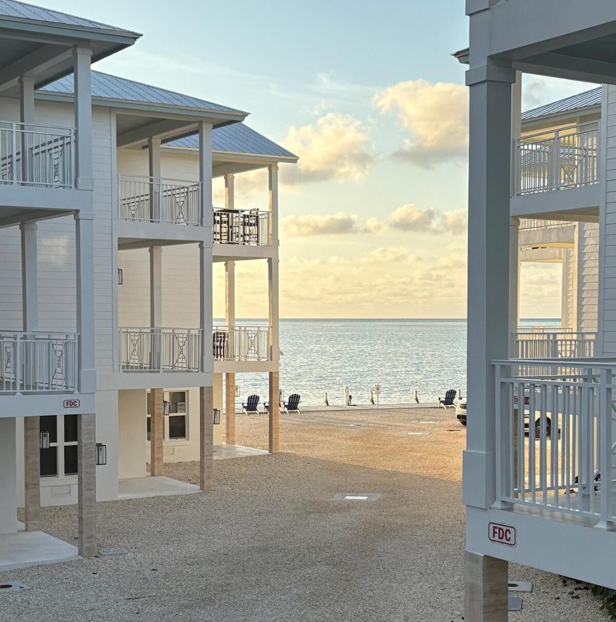 Oceanfront Townhome With Dock And Pool Holiday home