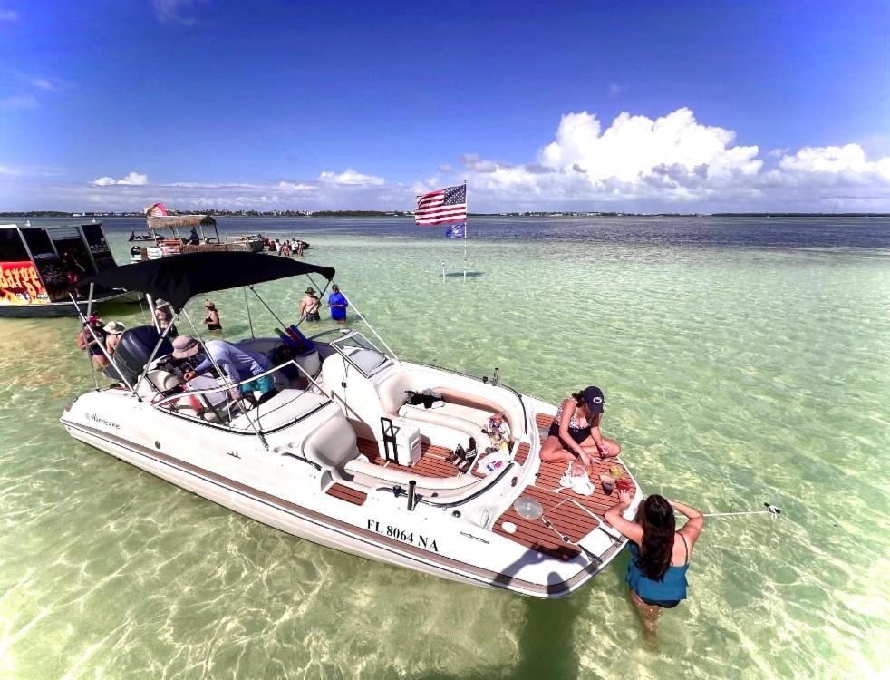 Straight To The Sandbar Charters Botel *
